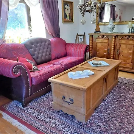 بيت للعطل Well-Groomed Apartment In Geroldsgruen With Garden Geroldsgrun