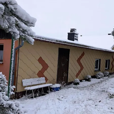 Well-Groomed Apartment In Geroldsgruen With Garden Geroldsgrun