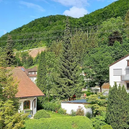 Well-Groomed Apartment In Geroldsgruen With Garden بيت للعطل Geroldsgrun