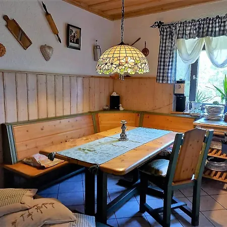 Well-Groomed Apartment In Geroldsgruen With Garden Dom wakacyjny Geroldsgrun